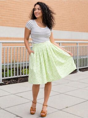 ModCloth Imagine Possibilities Green Gingham
Floral Skirt Size 8